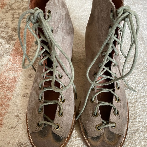 Jeffrey Campbell Cora Taupe Heels - Picture 1 of 4